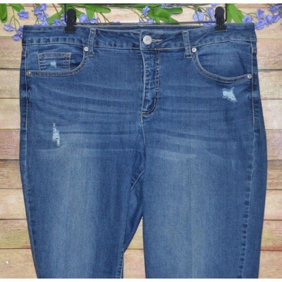 Cato Ladies Cropped Ankle Denim Blue Jeans Size 14 Cute Stretch Raw Flared Hem - Picture 2 of 11